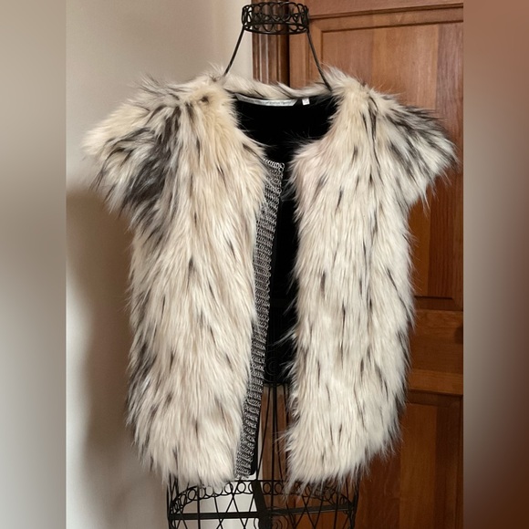 Twelfth Street By Cynthia Vincent, faux fur vest, Medium - Picture 4 of 11